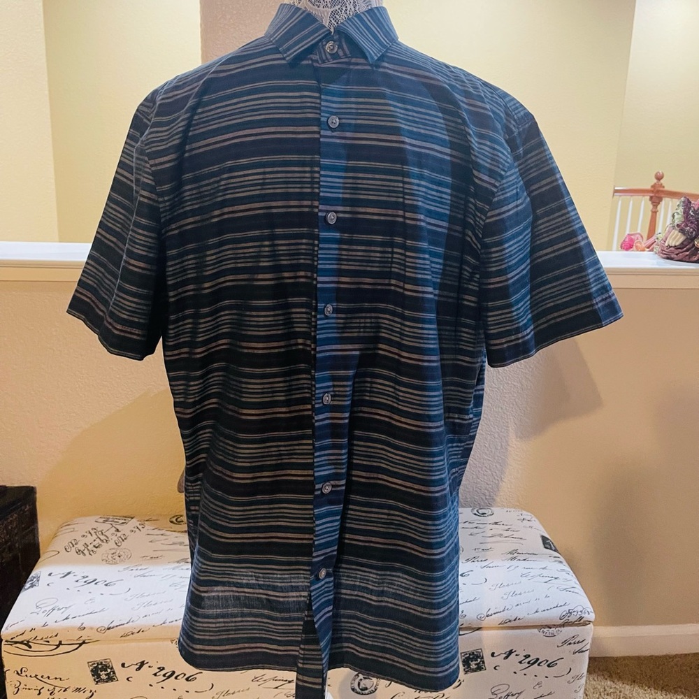 Perry Ellis slim fit button down short sleeve shirt 👕
